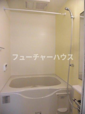 カリーノＦの浴室