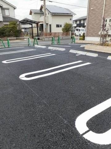 プリムヴェールⅢの駐車場