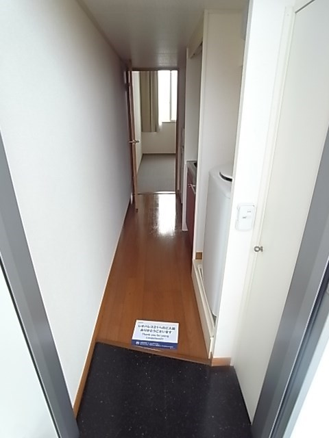レオパレス甲東園の玄関