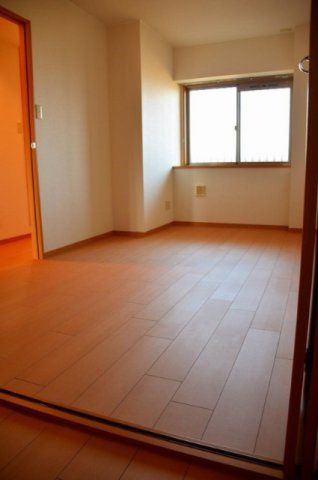 サウスヒルズ緑Aの寝室|反転間取りのの写真となります
