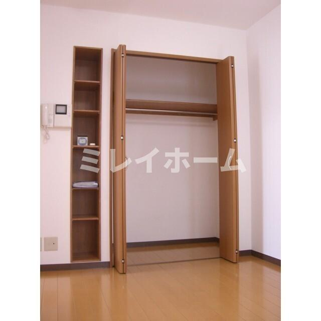 スプリングヒルズの収納|同建物内別のお部屋の参考写真になります。