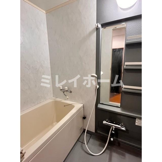 スプリングヒルズの浴室|同建物内別のお部屋の参考写真になります。