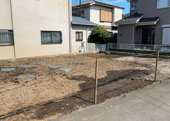 【駐車場】 | 駐車場と明記されていても、最小スペースでつくられた駐車場だと大型車は駐車できなかったり、出入りしにくくなったりする可能性があります。お車のサイズと購入したい物件の駐車場のサイズを現地で確認しましょう。
