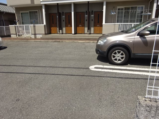 エンジェルミタニの駐車場
