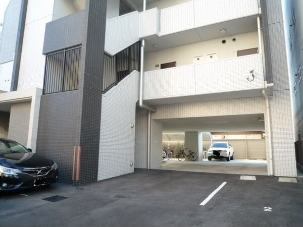 ヴェーラ カーサ ウルバーナの駐車場