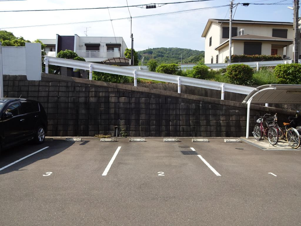 アンシャンテオーンズ　の駐車場