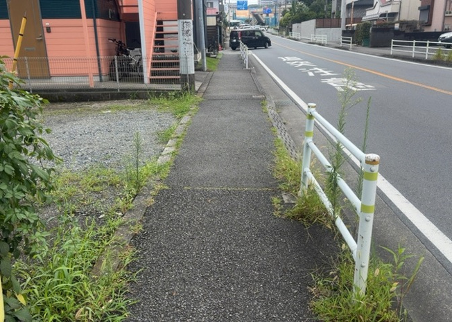 【外観】 | 土地購入を検討されている場合、境界杭がない状態で購入してしまうと境界確定測量をする必要があり、費用がかかります。購入の前に、売主、隣土地所有者立ち合いのもと境界を確定し境界杭を設置するのがベストです。
