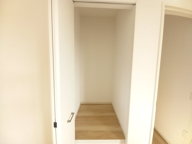 水戸市酒門町16期の収納|各お部屋に収納があり、お部屋がすっきりとお使いいただけます。
