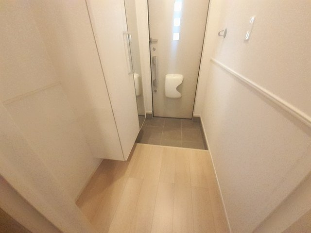 スペチアーレ　ドゥーエの玄関