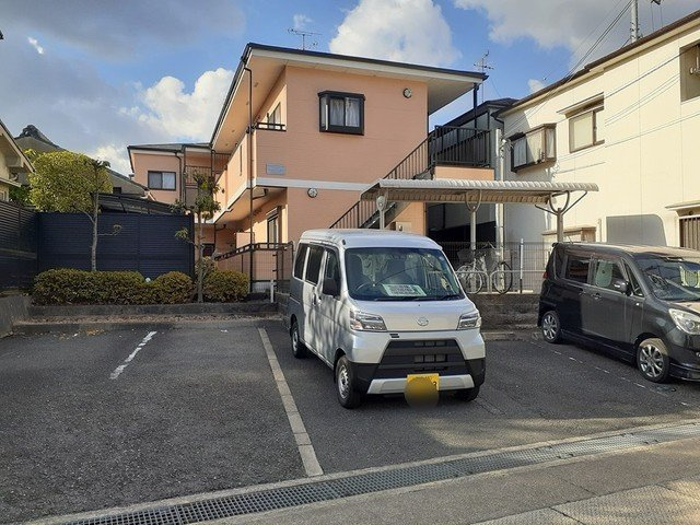 メゾン・コンフォートの駐車場