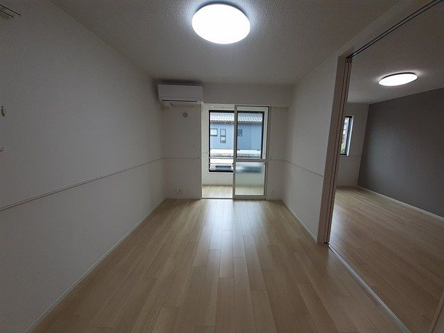 ヴァンヴェール丸岡　ＲＳの居間・リビング