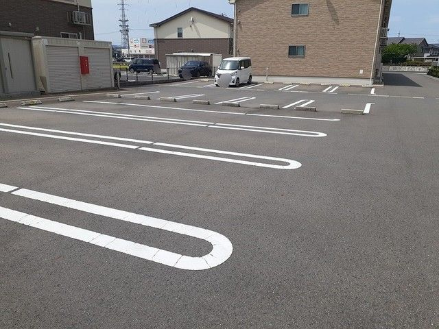メゾン　ベレット　Ａの駐車場