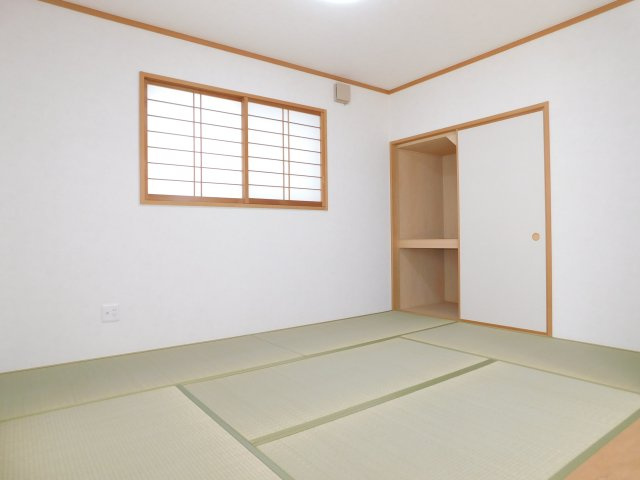 名古屋市北区六が池町の中古一戸建の和室|◇和室◇　　南面で明るい和室約６．０帖　収納完備の落ち着いた空間♪