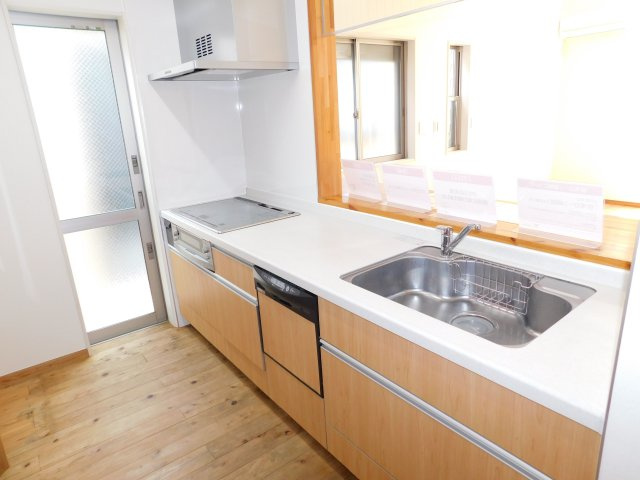 名古屋市北区六が池町の中古一戸建のキッチン|◇キッチン◇　　システムキッチン　ＩＨクッキングヒーター　食洗機