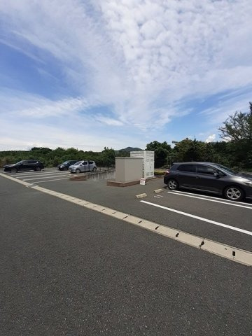 ル・シェル・ブルーの駐車場