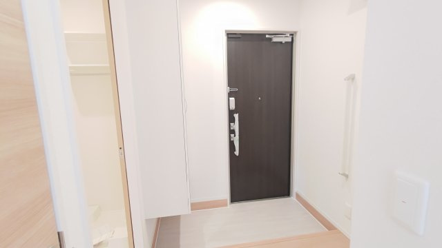 高槻市宮野町のアパートの玄関