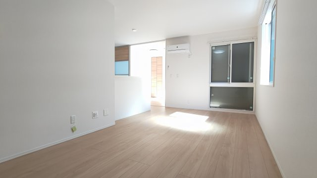 高槻市宮野町のアパートの居間・リビング