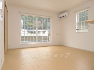 セレーノ　Gの居間・リビング|エアコン付き