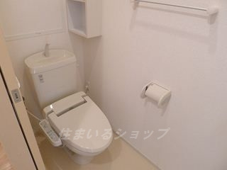 セレーノ　Gのトイレ|シャワートイレ・収納棚あり