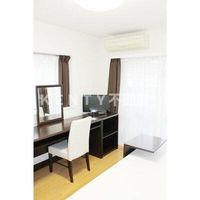 【居間・リビング】 | レジオス池上 | こちらの居間で趣味の時間をお楽しみください