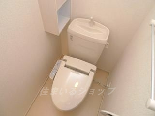 マイネ　ファミーリエ　Ⅰのトイレ|シャワートイレ・収納棚あり