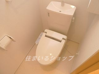 グリーンワールド　Ⅲのトイレ|シャワートイレ・収納棚あり