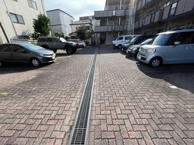 グランデージュ栄駐車場の外観