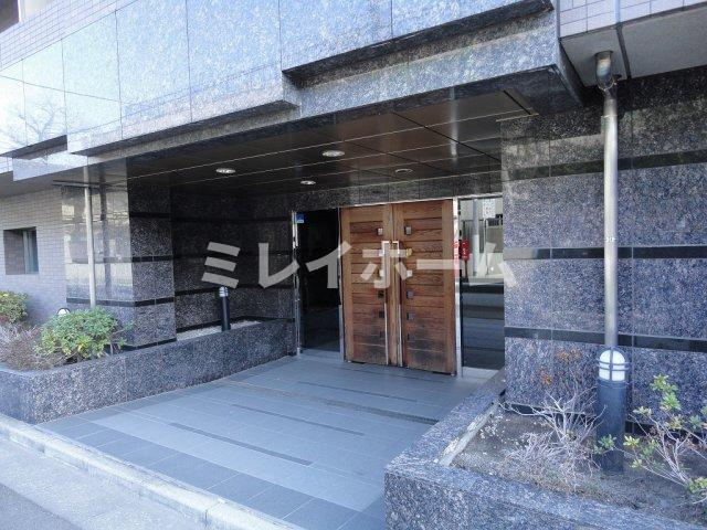 ルーブル上池台壱番館のエントランス