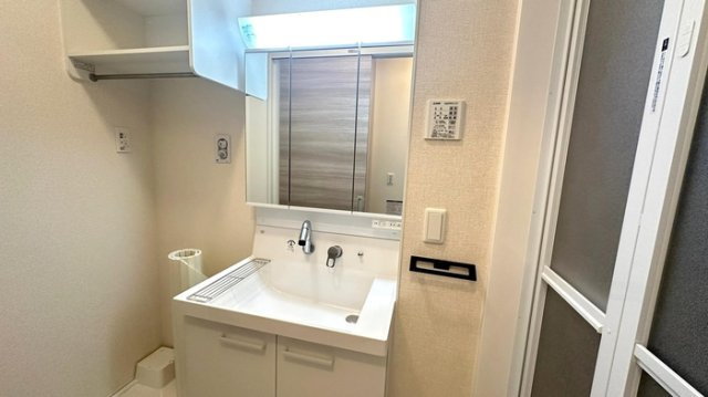 D-room黄金の洗面所
