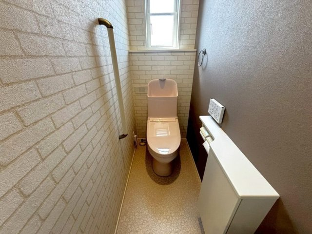 八頭郡八頭町郡家中古戸建のトイレ