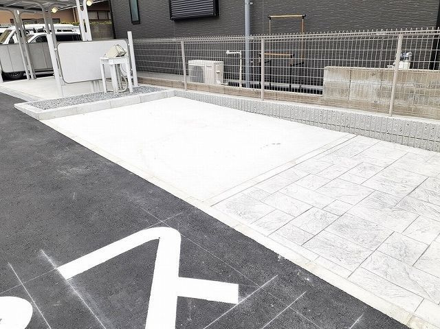 ヴィアソーレ摂津の駐車場