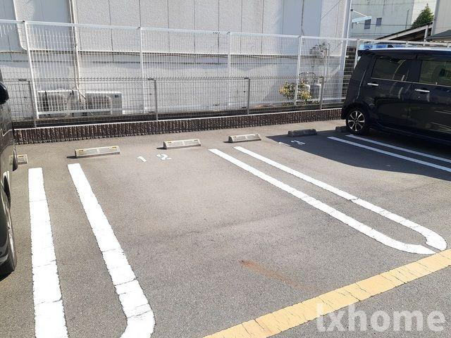ハックベリー茨木南の駐車場