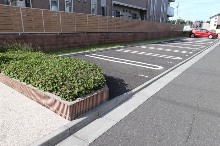 カーネリアンの駐車場|駐車場に車を止められます