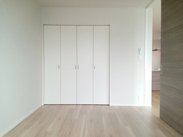 稲城市東長沼の賃貸マンションの収納