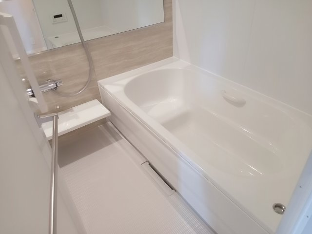 稲城市東長沼の賃貸マンションの浴室