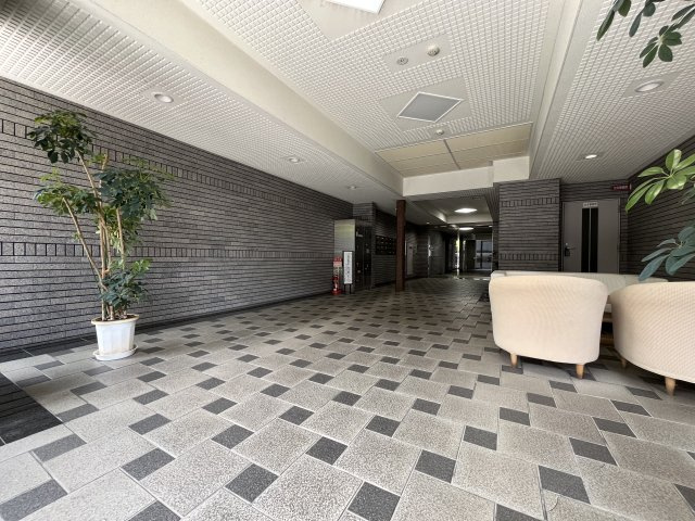オーガスタコート夙川　4階のエントランス