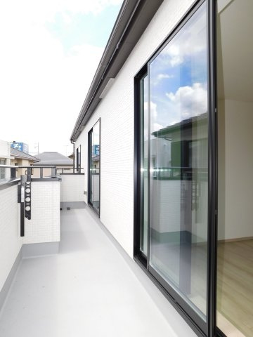 西春日井郡豊山町大字豊場字諏訪の新築一戸建のバルコニー|◇バルコニー◇　　洋室２部屋に面したワイドバルコニー♪