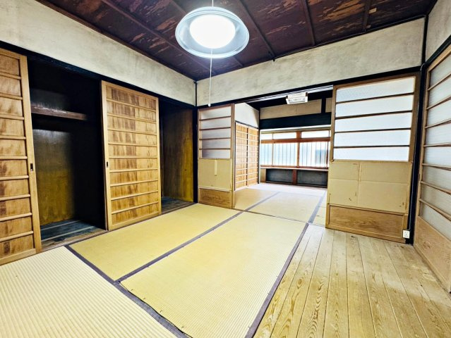 西入行衛町の和室