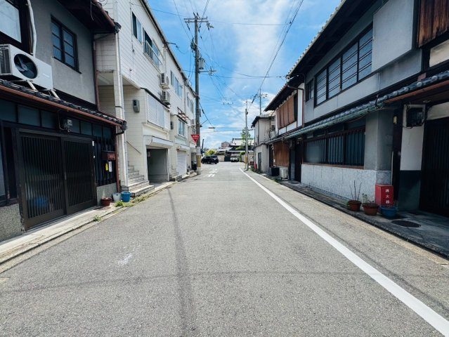 西入行衛町の前面道路含む現地写真