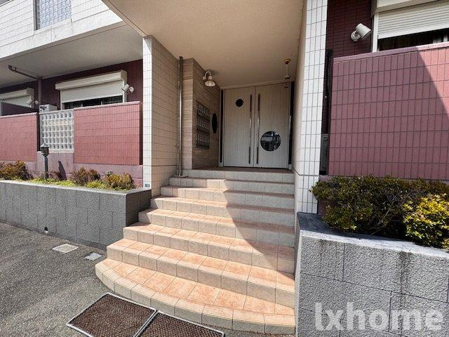 メゾンプレジールのエントランス|清潔なエントランスです