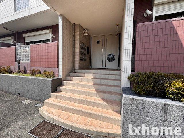 メゾンプレジールのエントランス|清潔なエントランスです