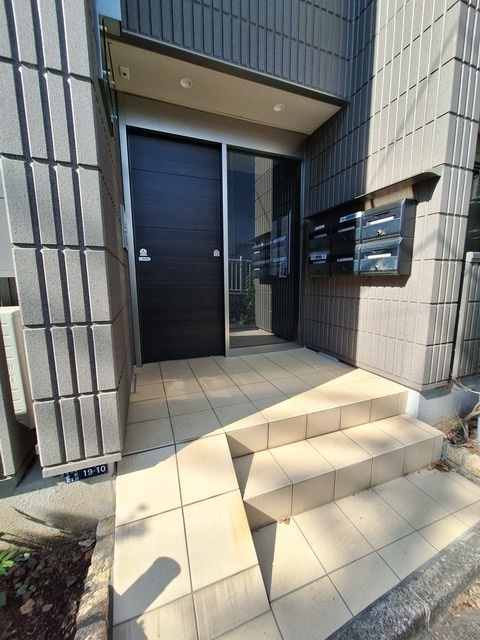 Ｅｔ　ｐｏｕｒｌ’ａｖｅｎｉｒのエントランス