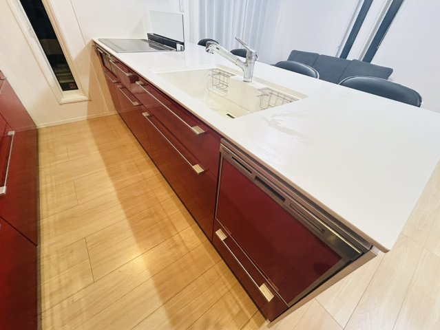 長田区西山町４丁目　中古戸建のキッチン|天板の広いキッチン♪