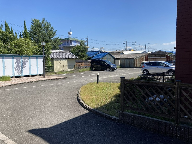 北葛城郡広陵町大字南のアパートの駐車場