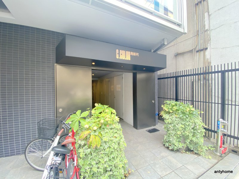 CCOLOR南新町のエントランス