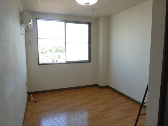 洋室４．５帖は東向き４階角部屋でとても明るいお部屋です♪