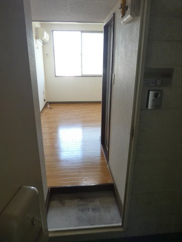玄関から室内のお写真です♪