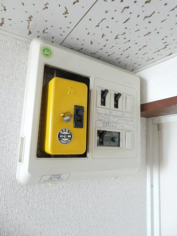 ブレーカーは２０アンペアですが変更可能です♪