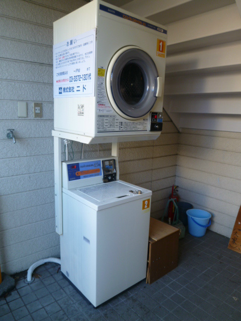 室内洗濯機置場がありますが１階にコインランドリーもあります♪