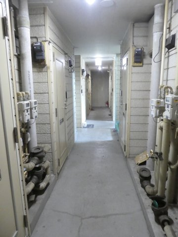 共用廊下は屋内なので雨に濡れません♪
